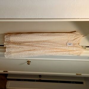 Embroidered lace dress size L